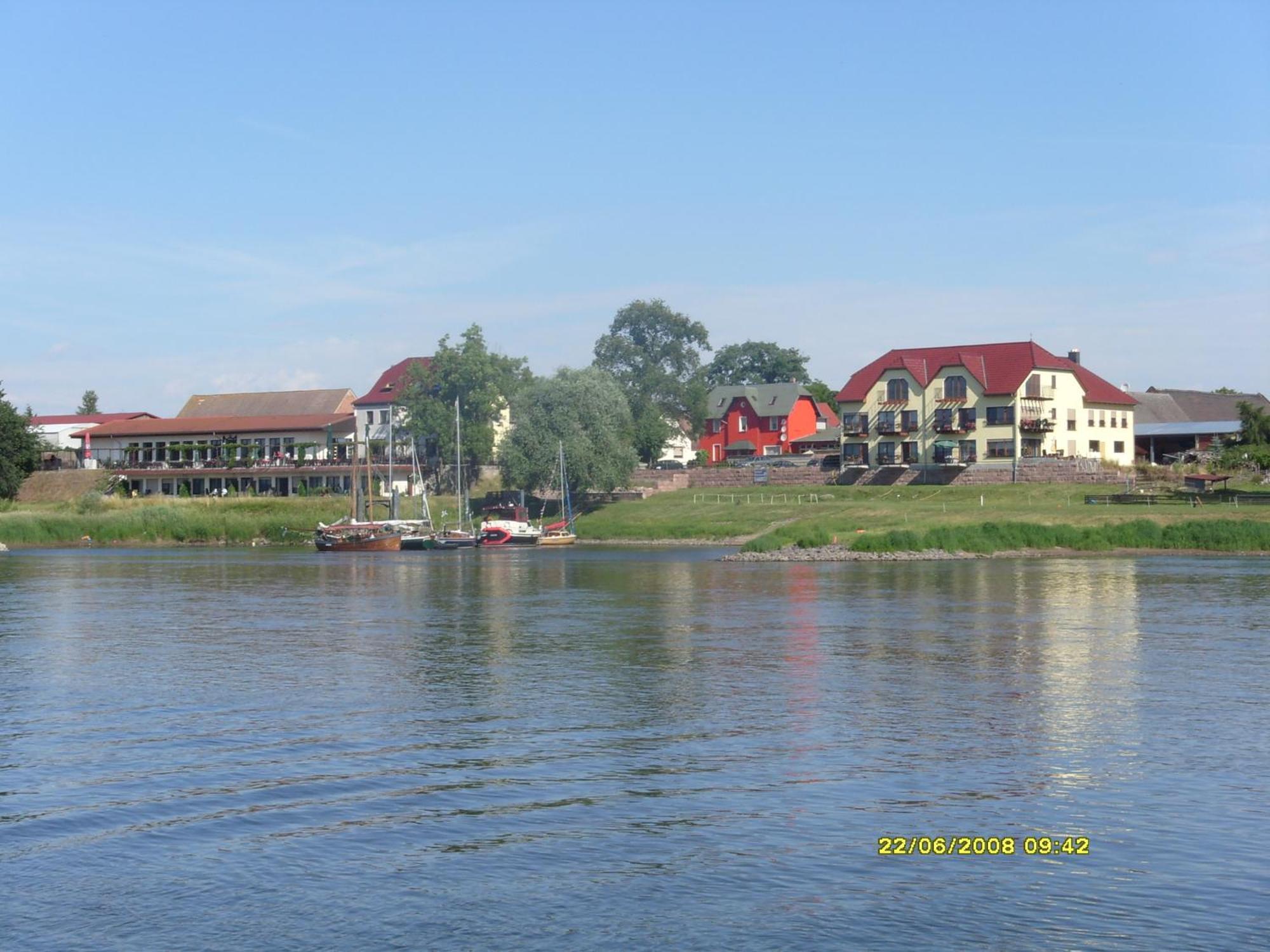 Elbterrassen Zu Brambach 호텔 Dessau-Rosslau 외부 사진